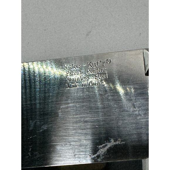 Vtg Kake-Kut'r Brand Stainless Steel Cake Cutter Pointed End Red - Picture 4 of 4